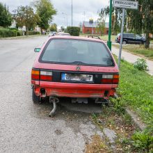 Apleisti automobiliai – chuliganų grobis