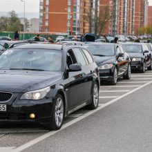 Gatvės lenktynes nutraukė lietus