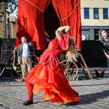 Teatro aikštę okupavo menininkai iš užsienio 