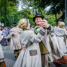 Palanga pražydo ir suskambo tarptautiniu folkloro festivaliu