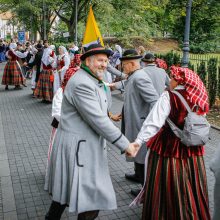 Palanga pražydo ir suskambo tarptautiniu folkloro festivaliu