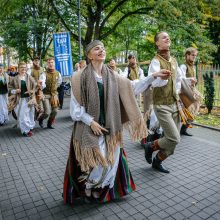 Palanga pražydo ir suskambo tarptautiniu folkloro festivaliu