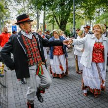 Palanga pražydo ir suskambo tarptautiniu folkloro festivaliu