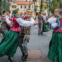 Palanga pražydo ir suskambo tarptautiniu folkloro festivaliu