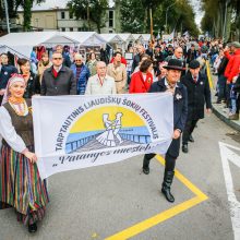 Palanga pražydo ir suskambo tarptautiniu folkloro festivaliu