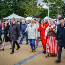 Palanga pražydo ir suskambo tarptautiniu folkloro festivaliu