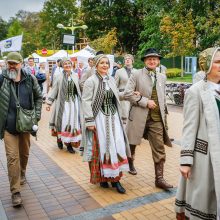 Palanga pražydo ir suskambo tarptautiniu folkloro festivaliu