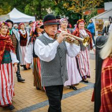 Palanga pražydo ir suskambo tarptautiniu folkloro festivaliu