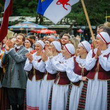 Palanga pražydo ir suskambo tarptautiniu folkloro festivaliu