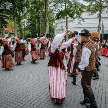 Palanga pražydo ir suskambo tarptautiniu folkloro festivaliu