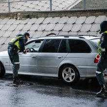 Jaunas vairuotojas bandė sprukti nuo policijos naktinės Klaipėdos gatvėmis