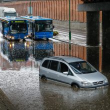 Uostamiestį skandino lietus: patvino gatvės, kiemai