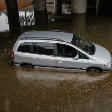 Uostamiestį skandino lietus: patvino gatvės, kiemai