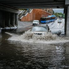 Uostamiestį skandino lietus: patvino gatvės, kiemai