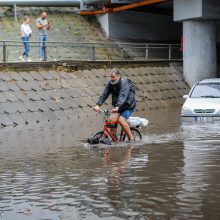 Uostamiestį skandino lietus: patvino gatvės, kiemai