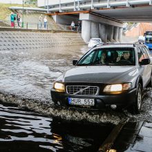 Uostamiestį skandino lietus: patvino gatvės, kiemai