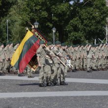 Dragūnų batalionui – 30 metų: iškilmėse aidėjo ne tik senovinės patrankos šūviai