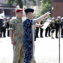 Dragūnų batalionui – 30 metų: iškilmėse aidėjo ne tik senovinės patrankos šūviai