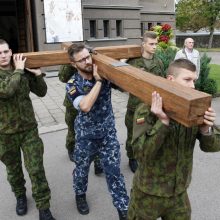 Nešdami kryžių kariai nužygiuos iš Klaipėdos į Kryžių kalną