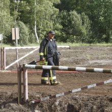 Degantį durpyną gesinantys ugniagesiai: darbo bus mažiausiai kelioms paroms