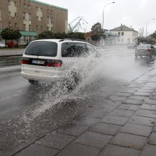 Rudeniški lietūs skandina miestą