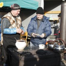 Teatro aikštėje klaipėdiečiai sudegino žiemos simbolį