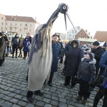 Teatro aikštėje klaipėdiečiai sudegino žiemos simbolį