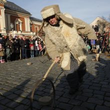 Teatro aikštėje klaipėdiečiai sudegino žiemos simbolį