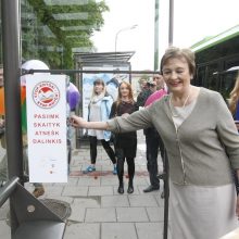 Atidarytos bibliotekėlės autobusų stotelėse