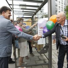 Atidarytos bibliotekėlės autobusų stotelėse