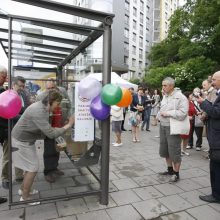 Atidarytos bibliotekėlės autobusų stotelėse