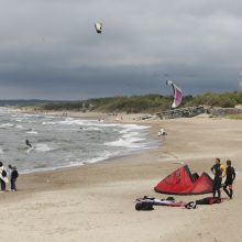 Ekstremalai jūroje gaudė bangas