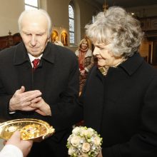 Deimantinių vestuvių proga A. Bilotaitės seneliai atnaujino santuokos įžadus