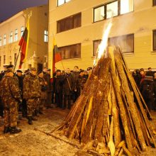 Uostamiestyje uždegti Sausio 13-osios atminimo laužai