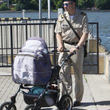 Kruizinių laivų terminale iškelta milžiniška trispalvė