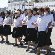 Kruizinių laivų terminale iškelta milžiniška trispalvė