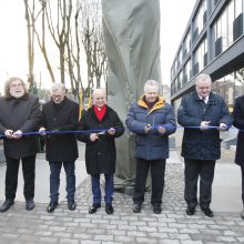 Palanga pasipuošė nauju paminklu ir Signatarų alėja