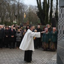 Palanga pasipuošė nauju paminklu ir Signatarų alėja