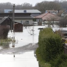 Purmaliuose vanduo tuoj sieks namų stogus