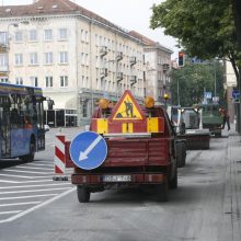 Kelininkai toliau gramdė asfaltą