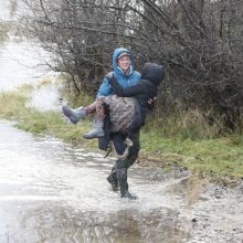 Purmaliuose vanduo tuoj sieks namų stogus