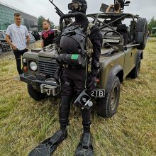 Klaipėdiečiai naudojosi proga apžiūrėti karinę techniką: ant tankų lipo ne tik vaikai