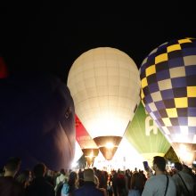 Kauniečiai plūdo į oro balionų paradą