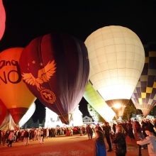 Kauniečiai plūdo į oro balionų paradą