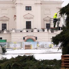 Kaunas atsisveikina su kalėdine eglute: pradėti nupuošimo darbai