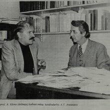 Lietuvybė: su prof. Antanu Klimu <span style=color:red;>(dešinėje)</span>. Akimirka, užfiksuota leidinyje „Akiračiai“. 