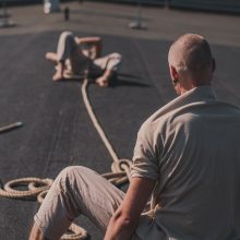 Vyrų šokio dialogas: atstumo ir ryšio paieškos