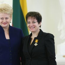 Dalia Grybauskaitė <span style=color:red;>(kairėje)</span>, Alina Pūrienė <span style=color:red;>(dešinėje)</span>