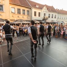 Į „Šokantį senamiestį“ – šokiu vasarą palydėti