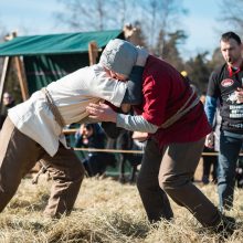 Rumšiškėse žiemą iš kiemo varė su tradicinėmis ristynėmis